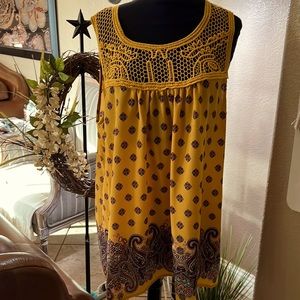 Sleeveless gold top, beautiful on